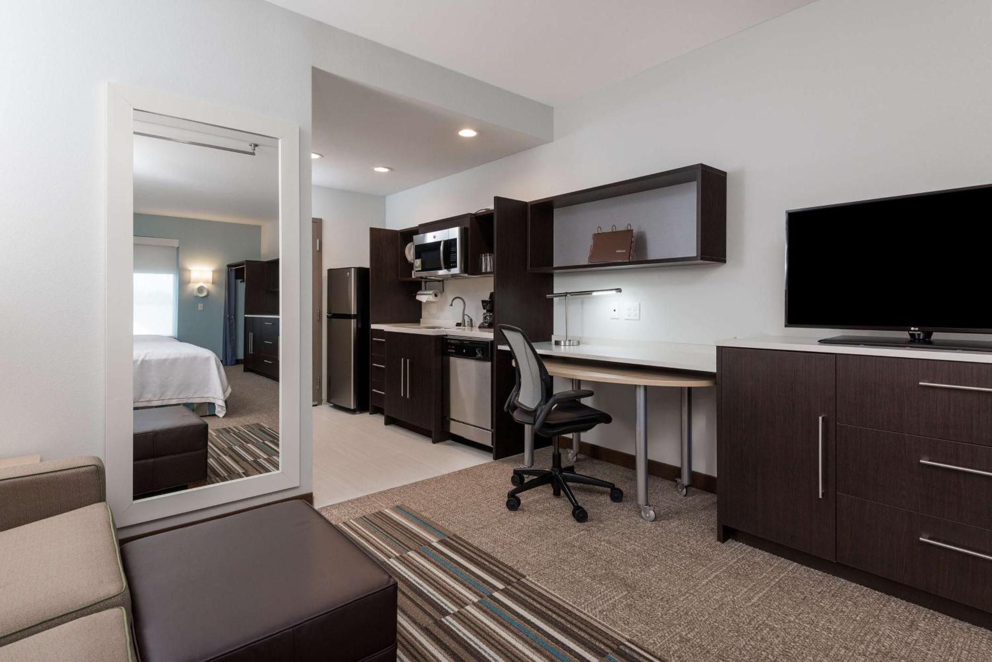 Hotel Home2 By Hilton Research Park 3*
