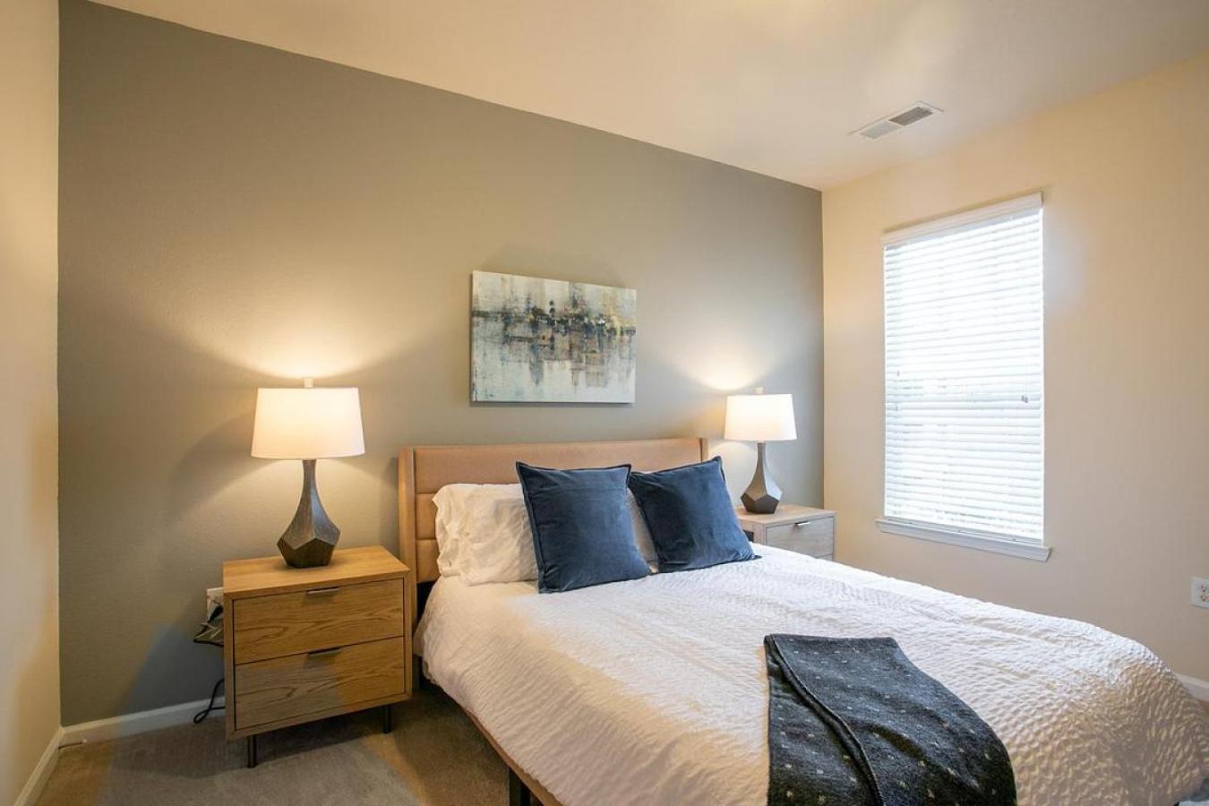 Landing - Modern With Amazing Amenities * Charlotte