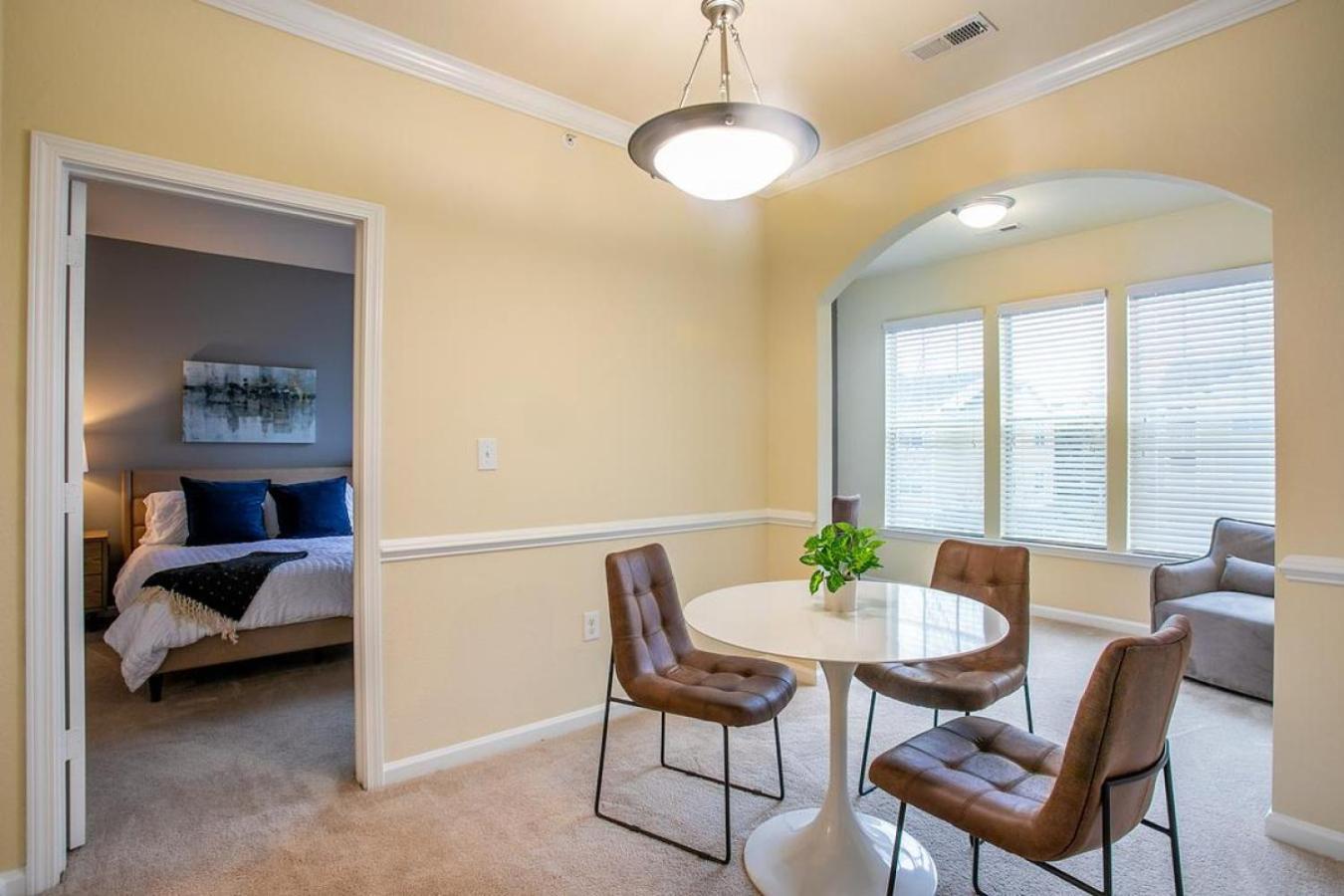 Landing - Modern With Amazing Amenities Charlotte