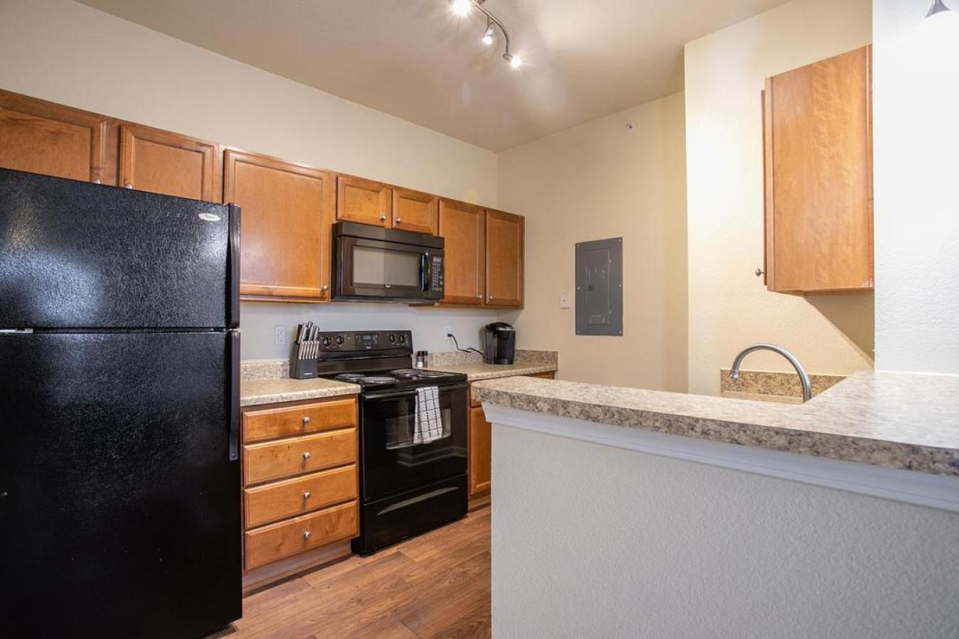 Landing - Modern With Amazing Amenities Apartment