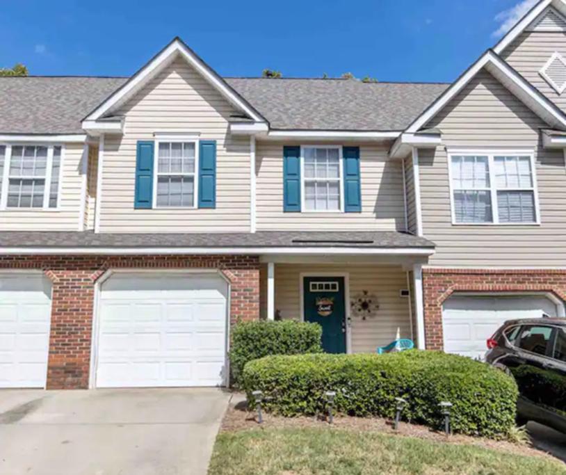 Townhome - Near Uncc And Pnc Music Pavilion Charlotte