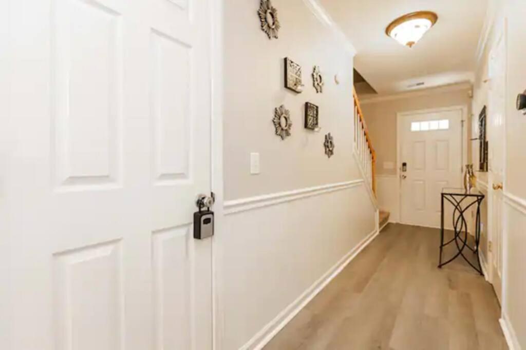 Townhome - Near Uncc And Pnc Music Pavilion Holiday home