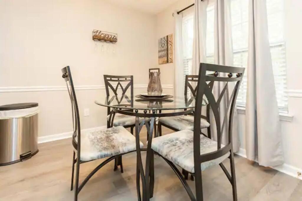 Townhome - Near Uncc And Pnc Music Pavilion Charlotte