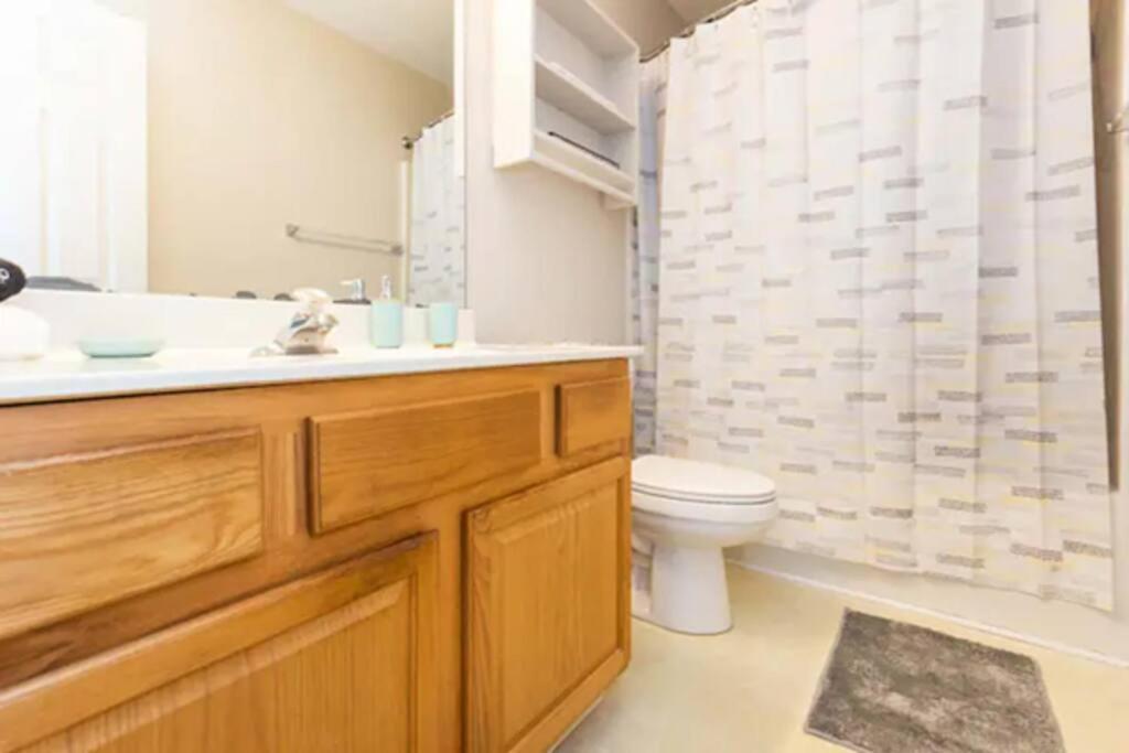 Townhome - Near Uncc And Pnc Music Pavilion Holiday home