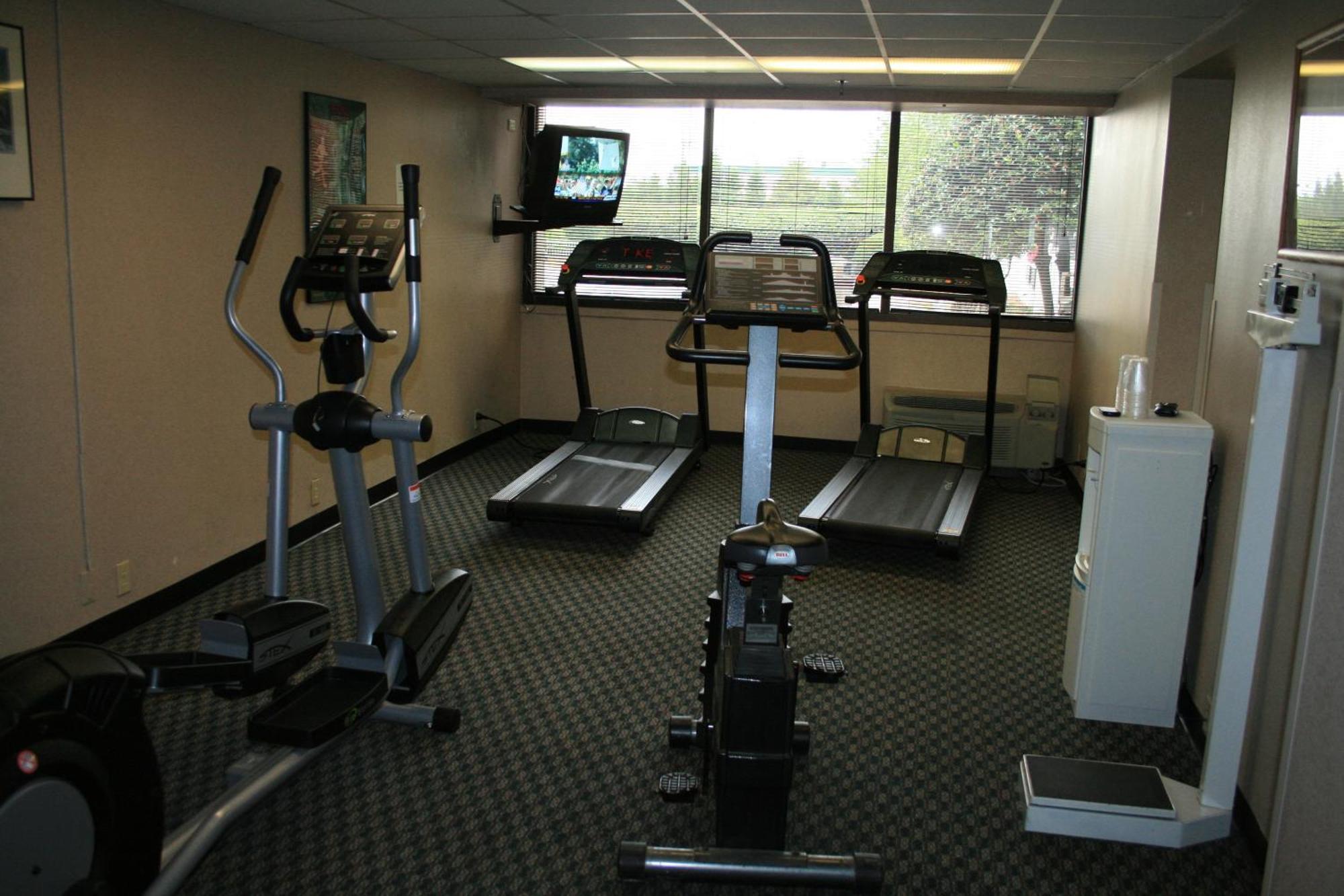 Ramada Plaza By Wyndham South End Airport 3*