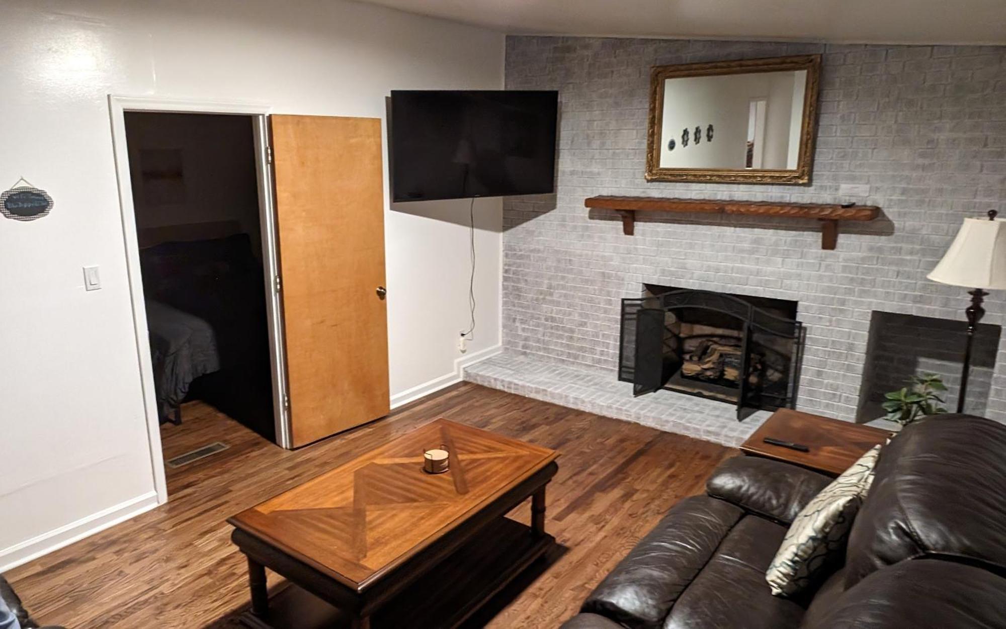 West-end Downtown - Easy Access To Airport & Jcsu Holiday home *
