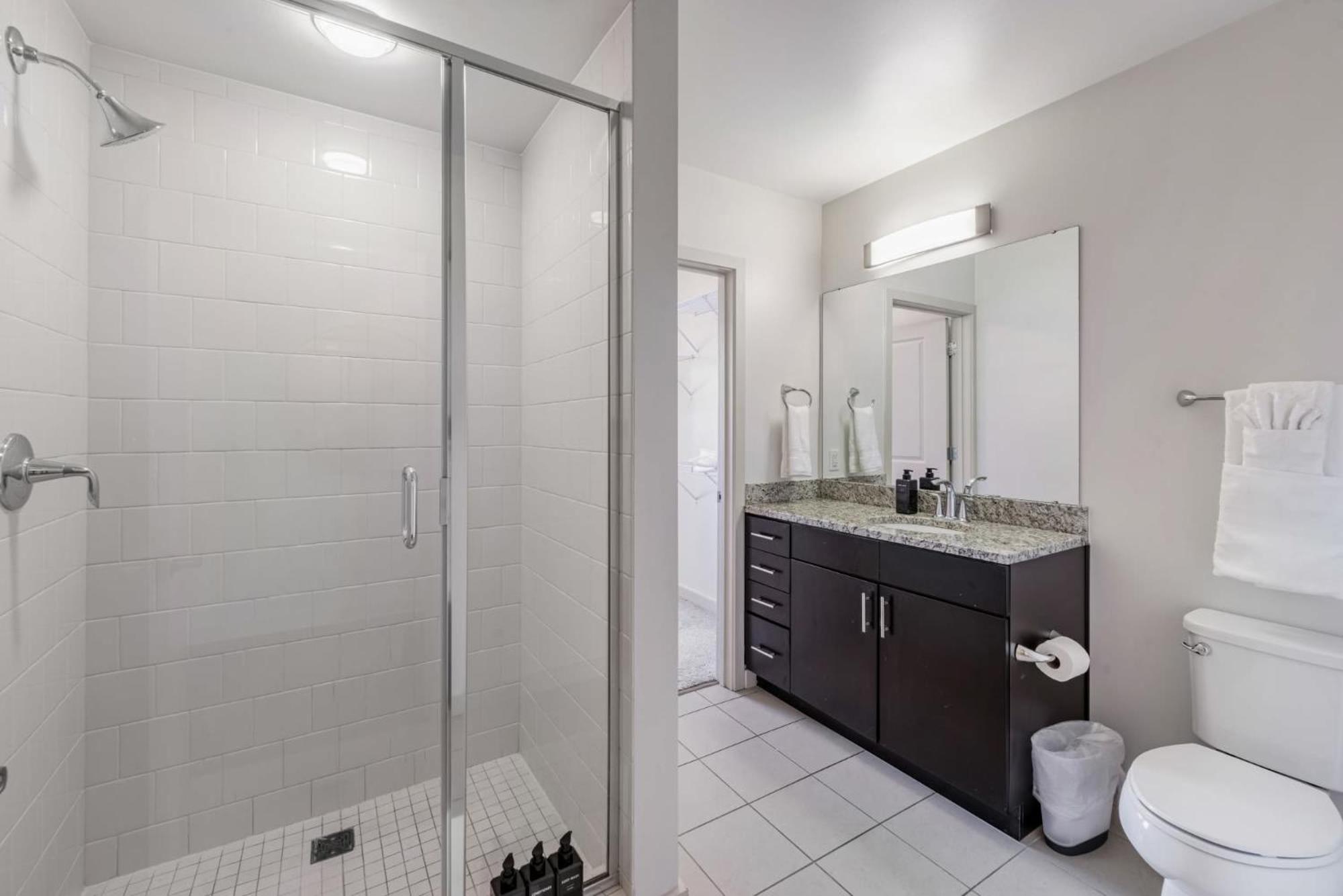 Apartment Skyhouse With Views In Uptown *