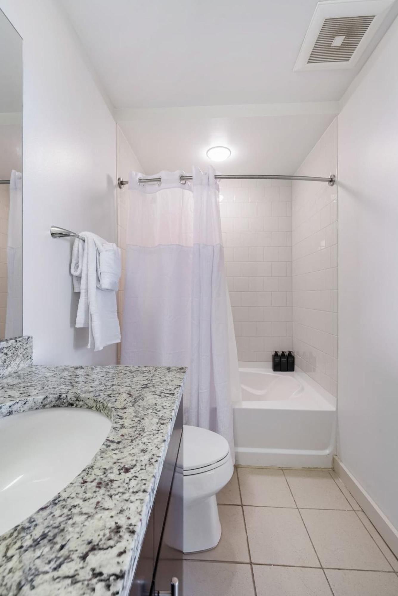 Skyhouse With Views In Uptown *