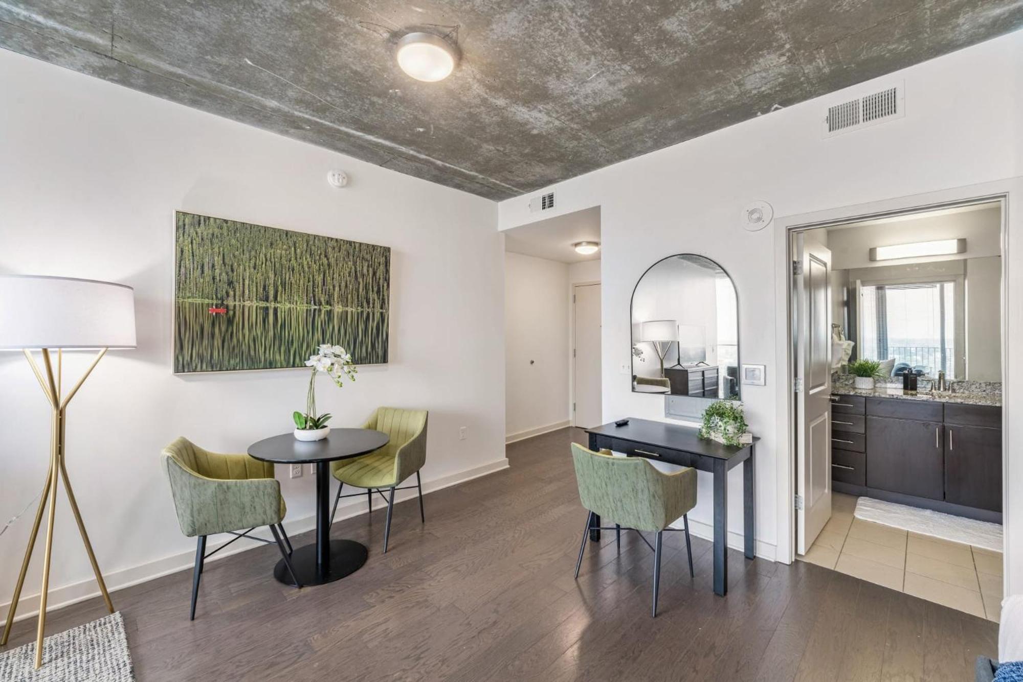 Luxurious Uptown In North Carolina Apartment