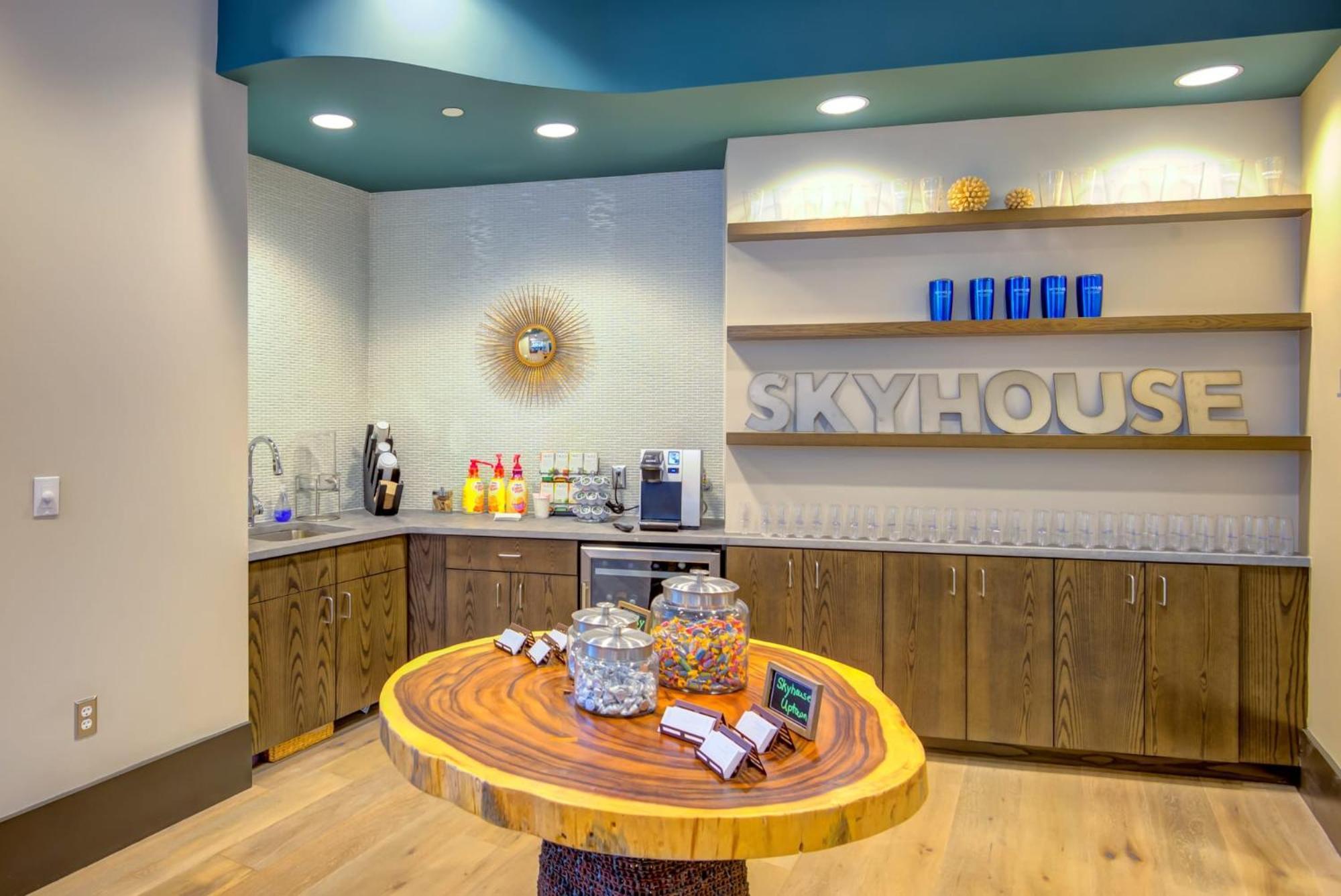 Apartment Skyhouse With Views In Uptown