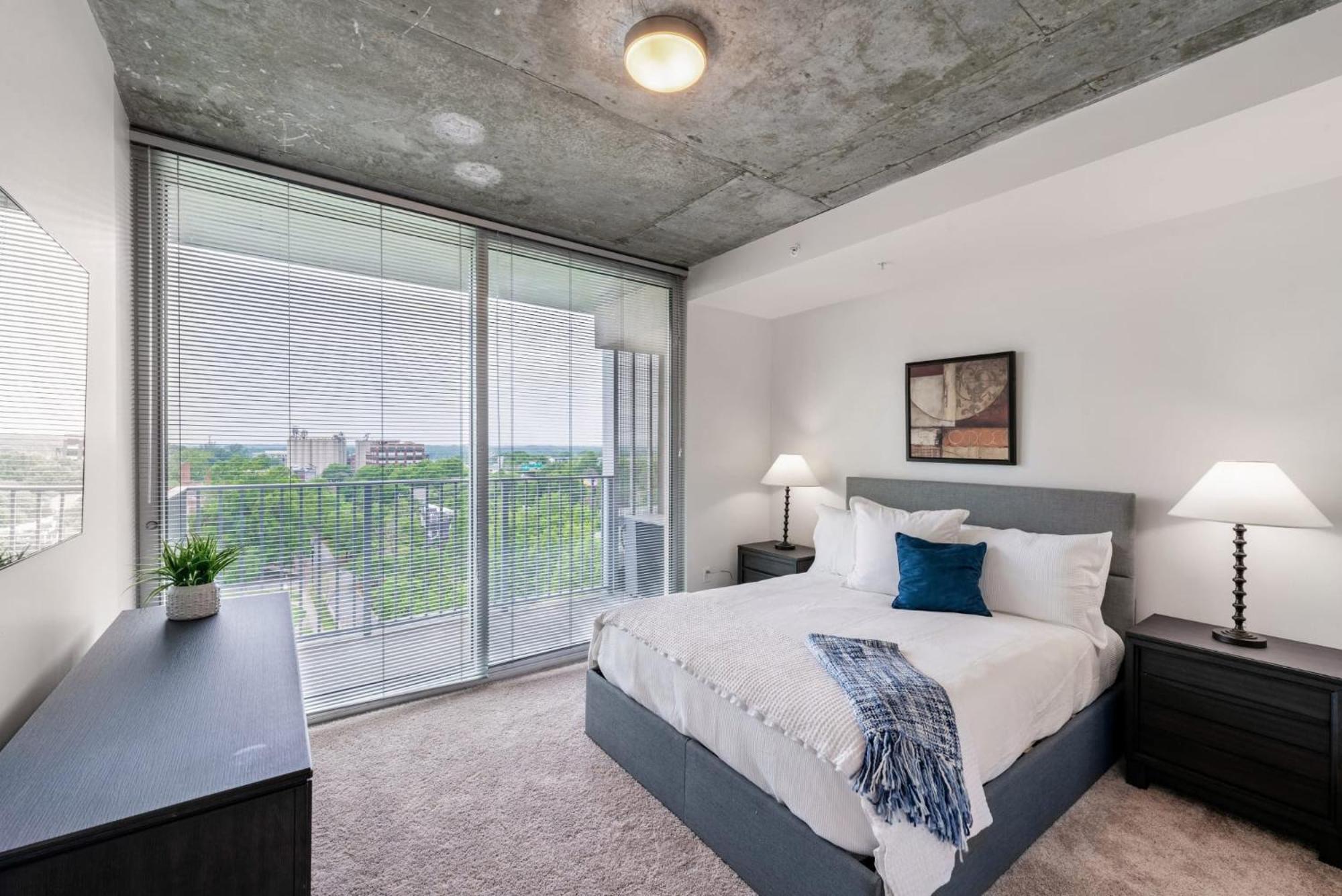 Luxurious Uptown In North Carolina Apartment Charlotte