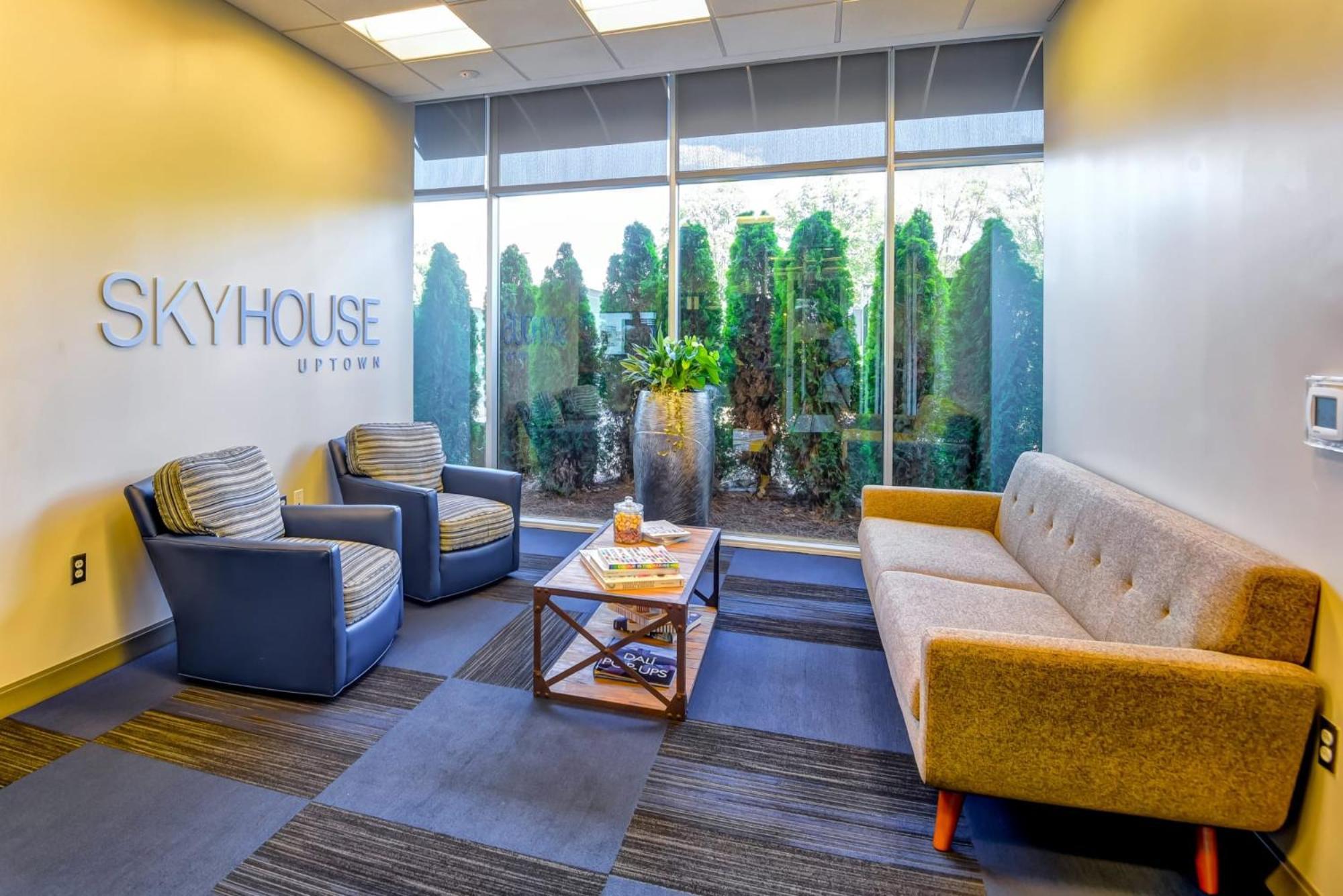 Apartment Skyhouse With Views In Uptown *