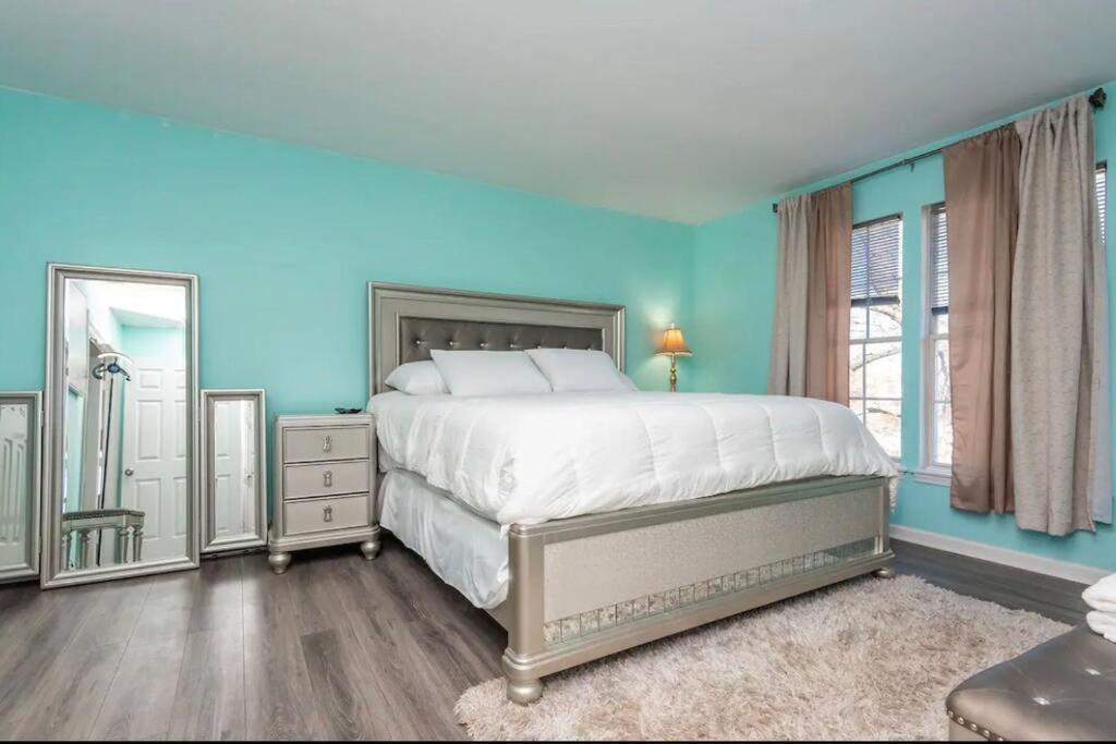 20min To International Airport! 10min To Pnc Music! Wifi Apartment *