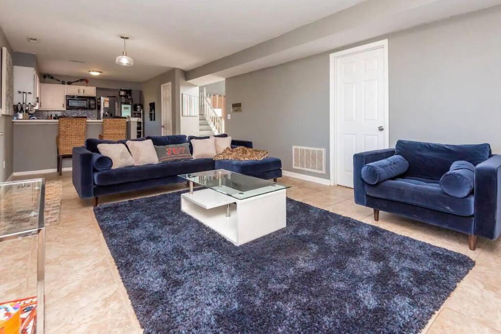 Apartment 20min To International Airport! 10min To Pnc Music! Wifi *