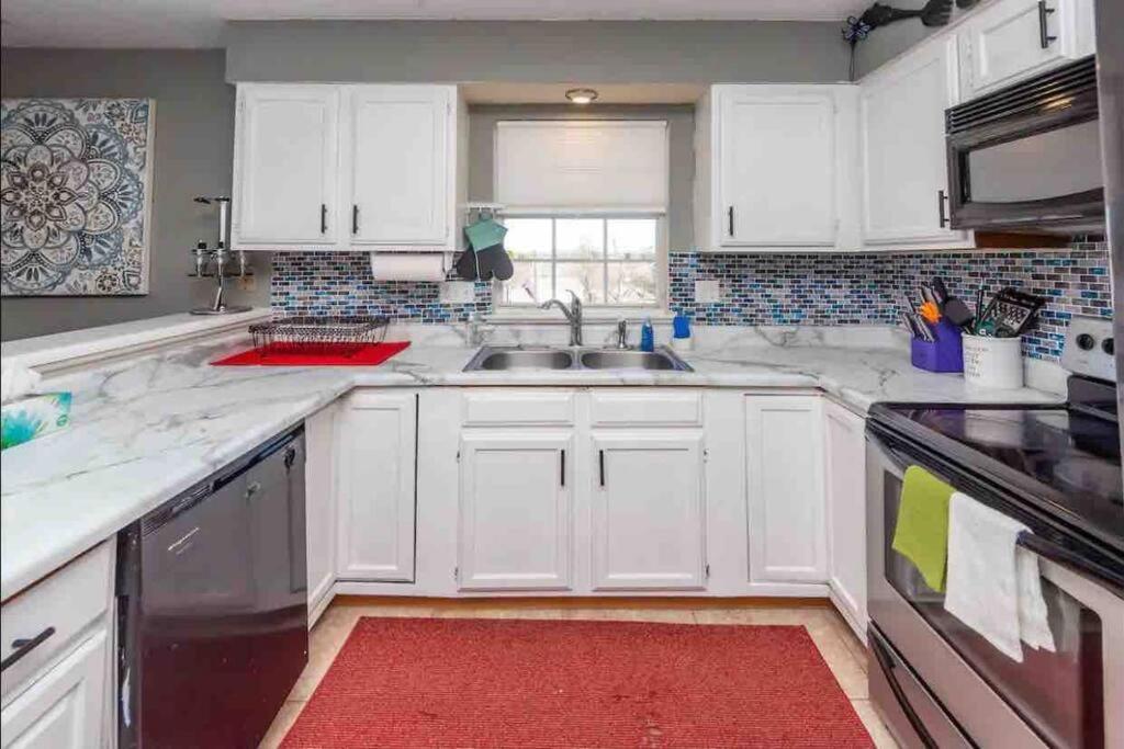 Apartment 20min To International Airport! 10min To Pnc Music! Wifi