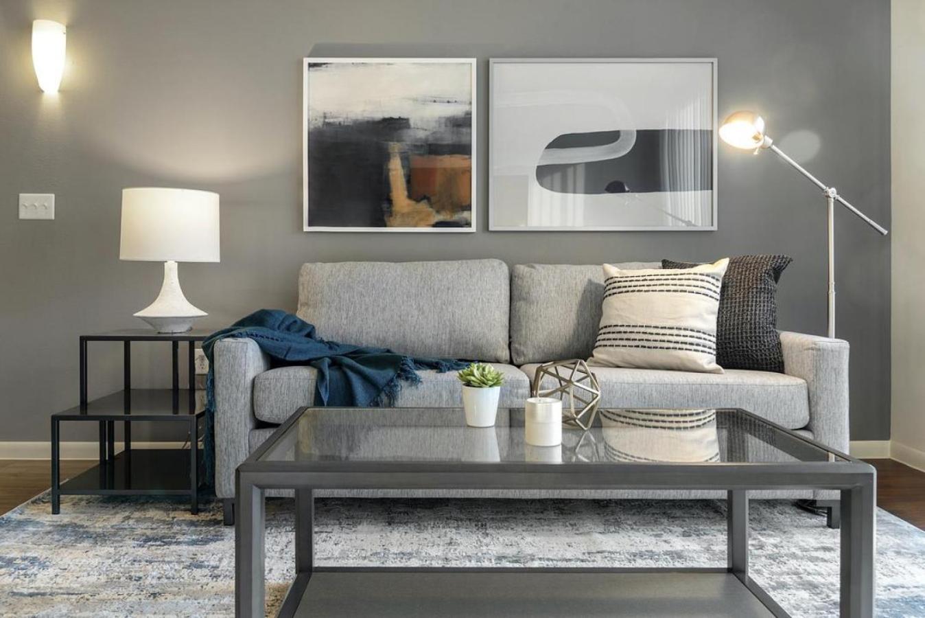 Landing At The Henry - In Northwest Apartment