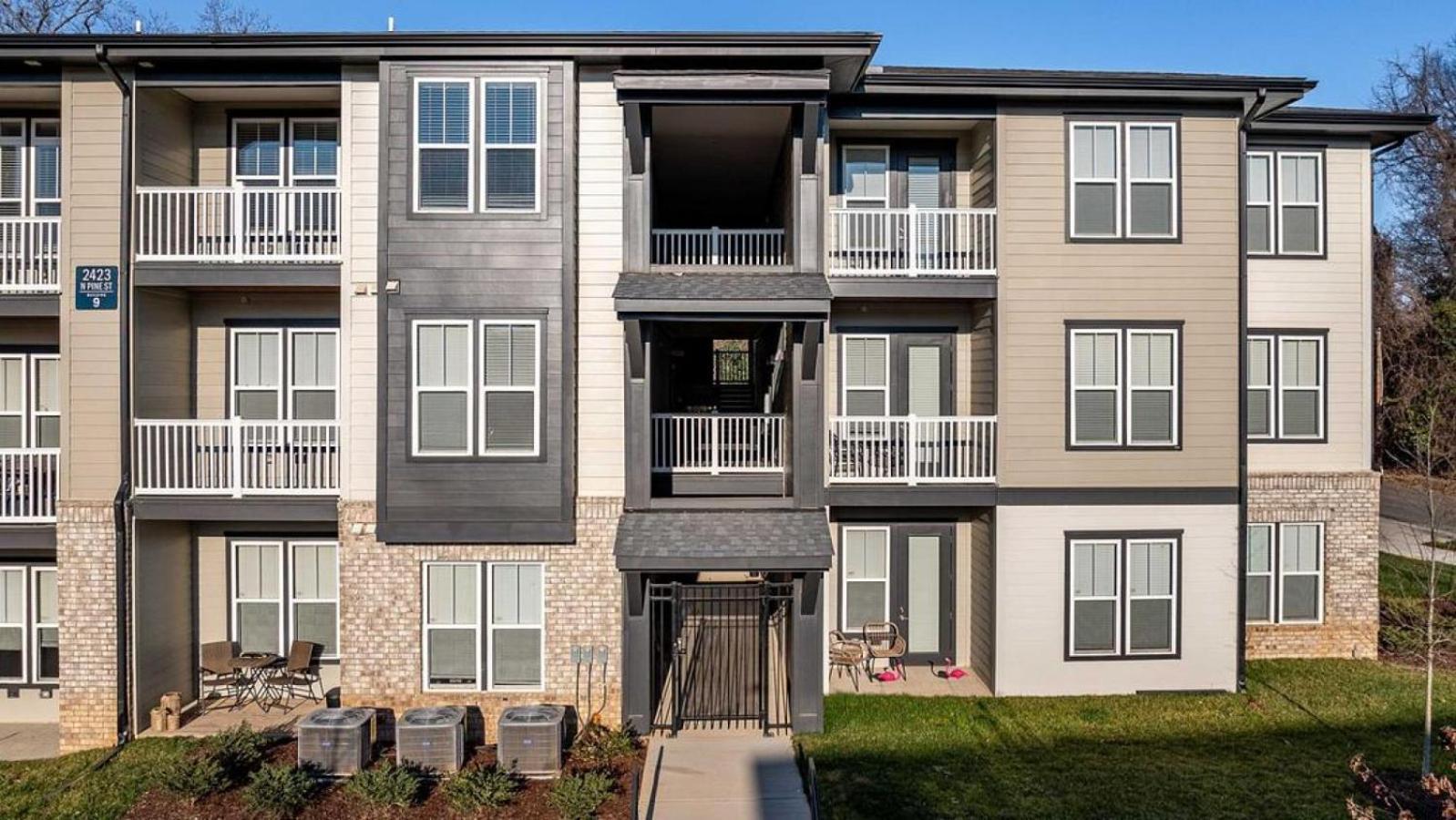 Apartment Landing At The Henry - In Northwest *