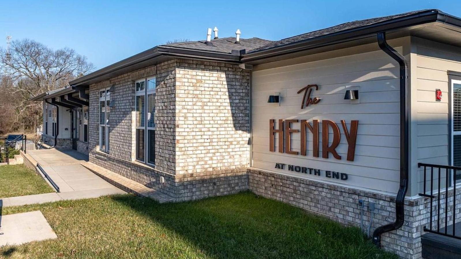 Landing At The Henry - In Northwest