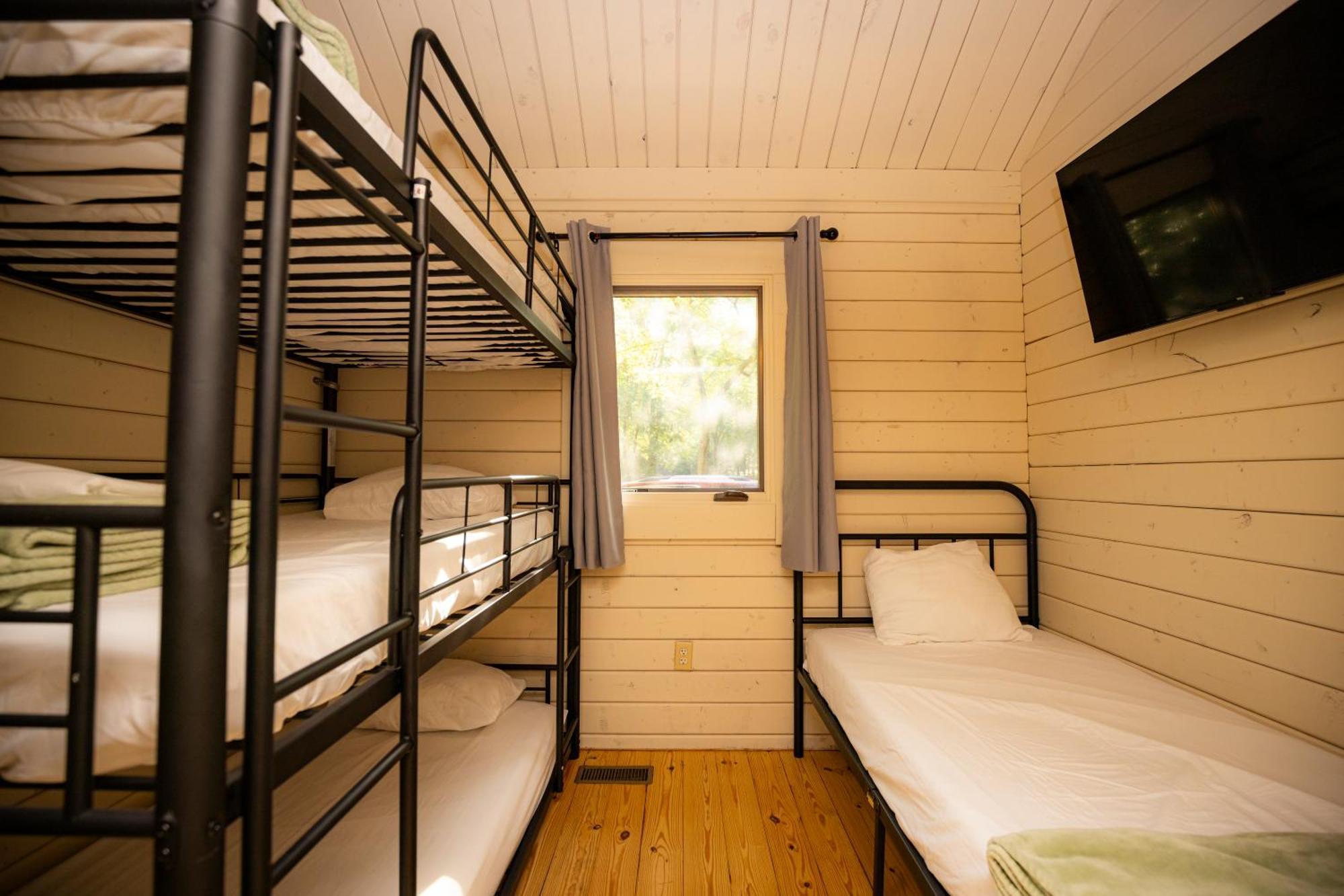 Carowinds Camp Wilderness Hotel *