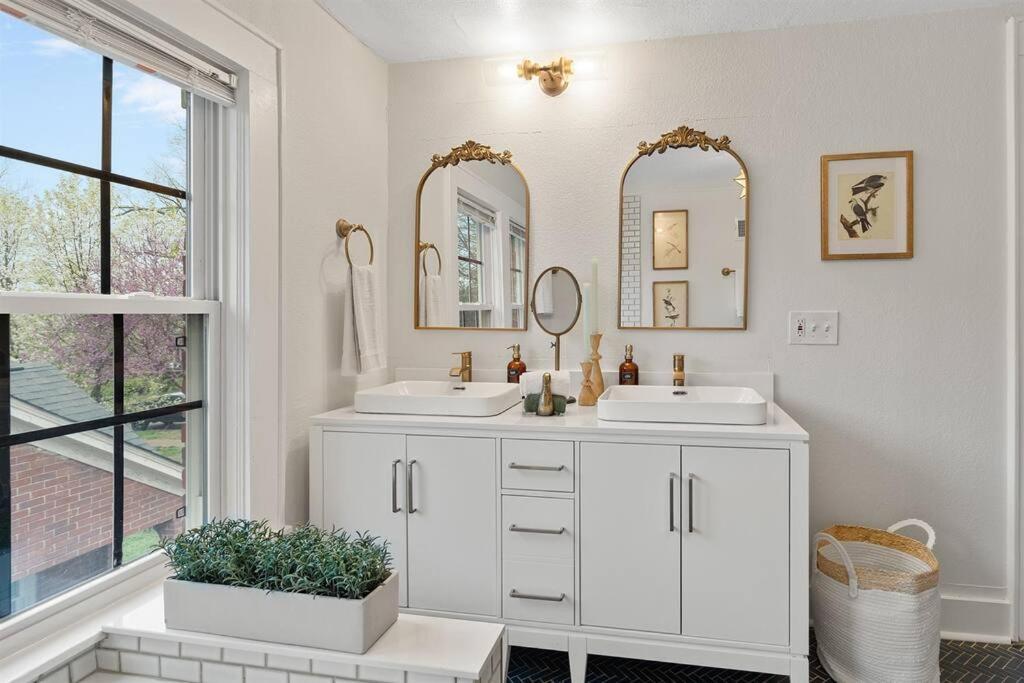 Holiday home Prime Spot! Perfect For Families! Backyard Bliss Charlotte