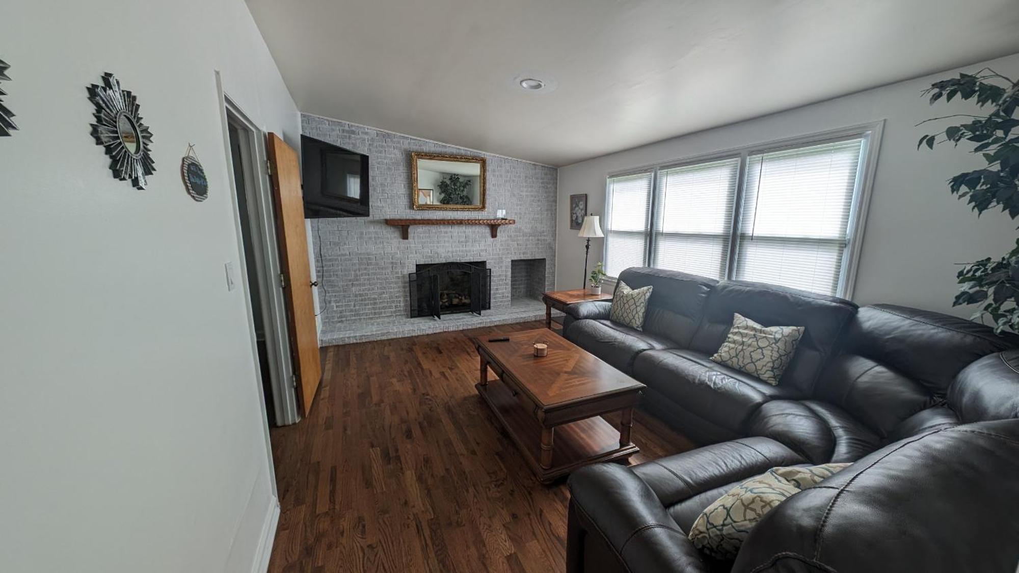 Holiday home West-end Downtown - Easy Access To Airport & Jcsu *
