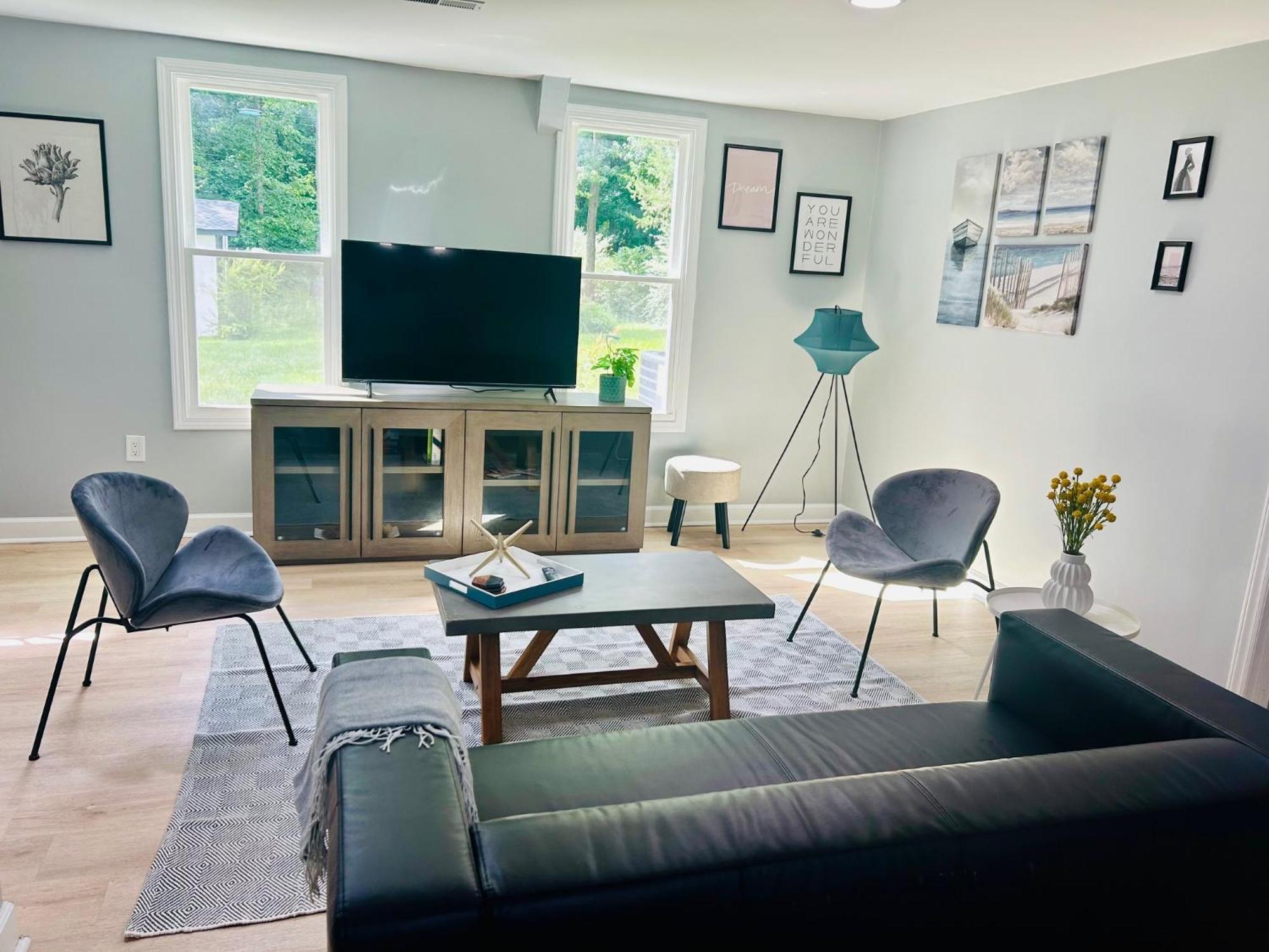 Comfy Lower Lvl With Jetted Tub Near Uptown And Unc Holiday home *
