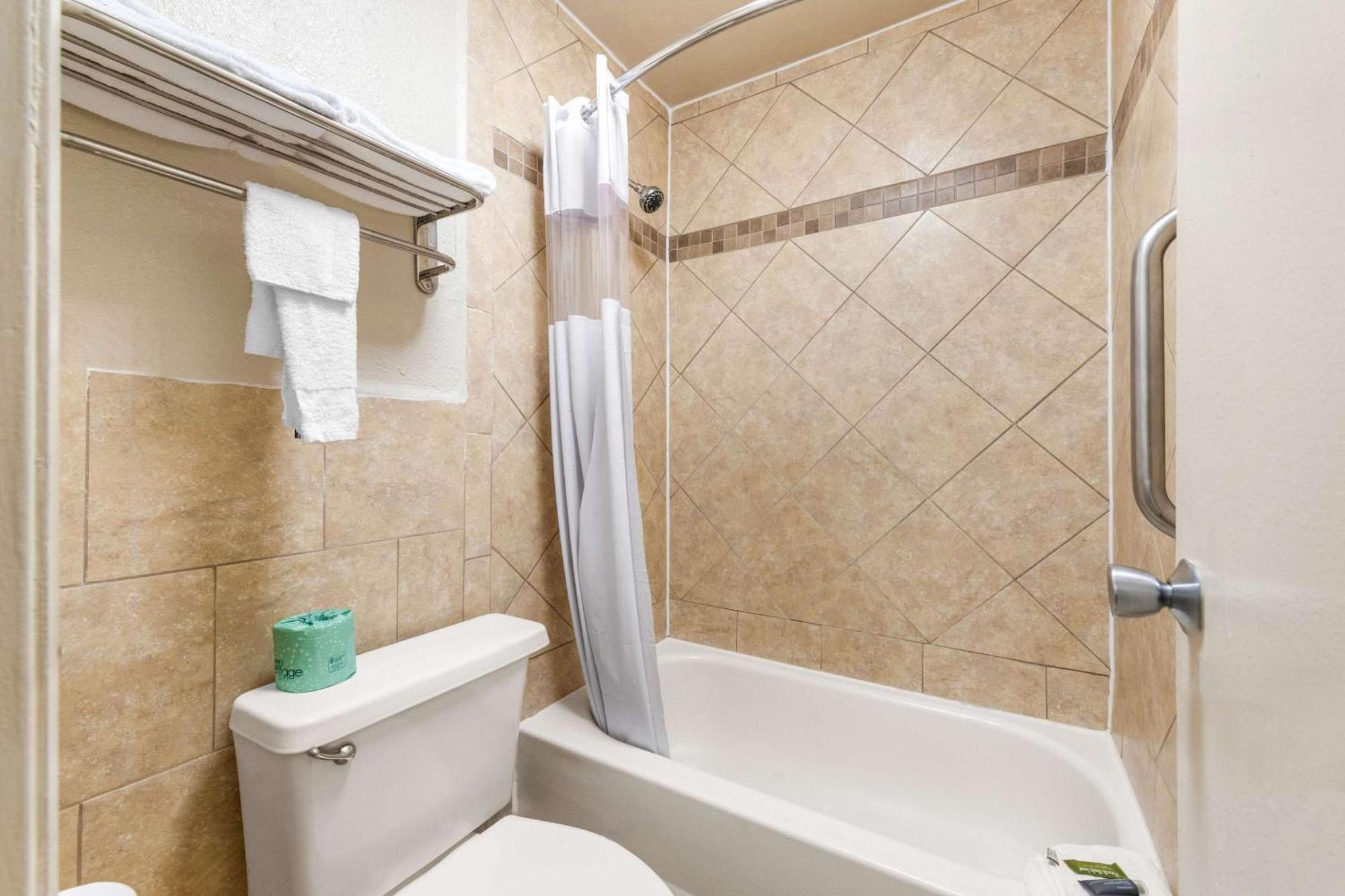 Econo Airport Lodge *