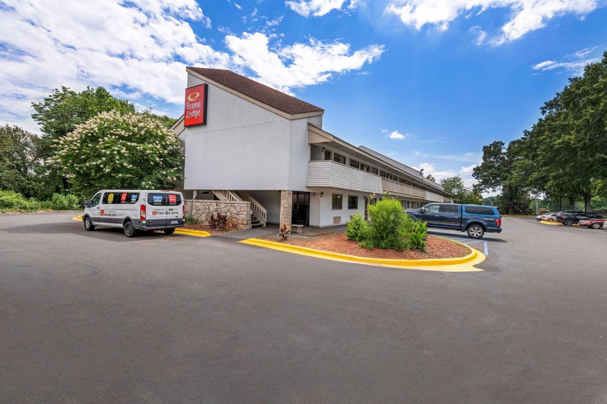 Econo Airport Lodge