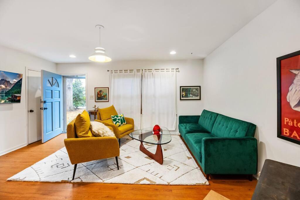 Trendy Bohemian Bungalow, Close To Uptown, Plaza & Noda Holiday home *
