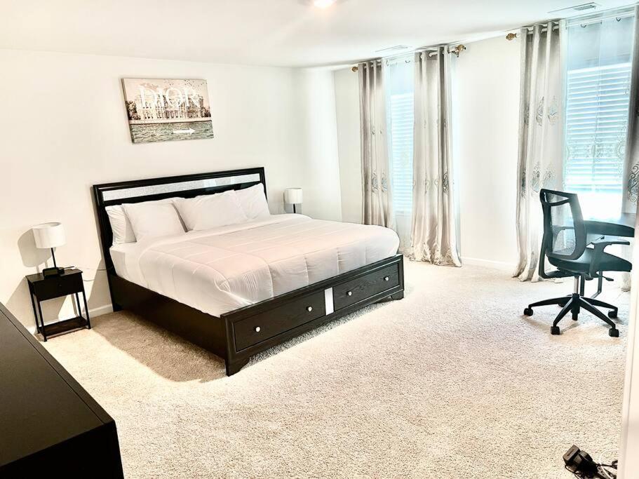 Spacious 4-bedroom House,6beds With Office Space Holiday home *