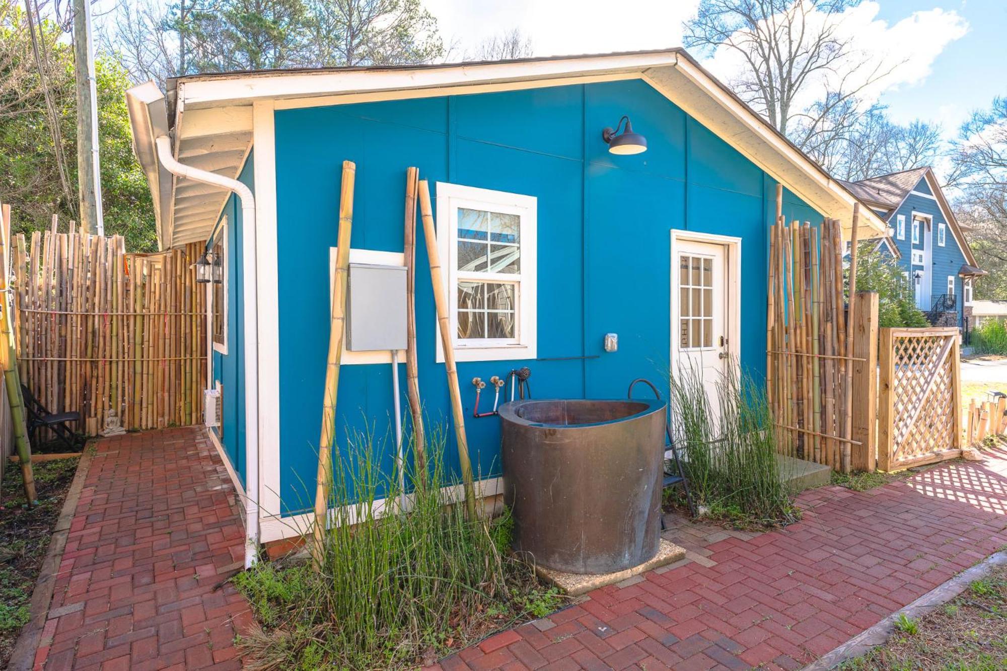 Adorable Solo-traveler Retreat Apartment Charlotte