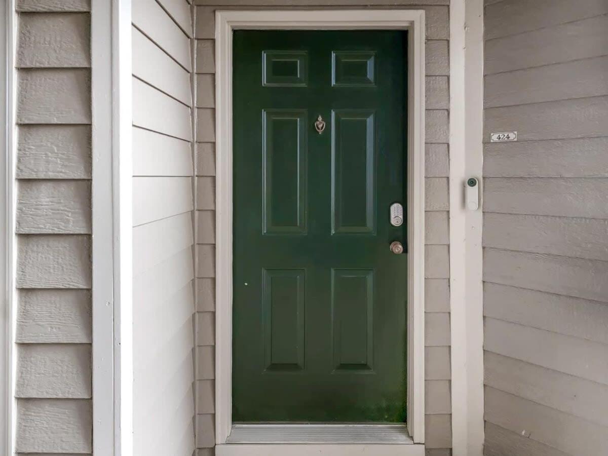 Cozy 1-br With A Seasonal Pool Apartment *