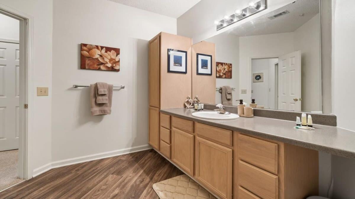 Apartment Cozy 1-br With A Seasonal Pool