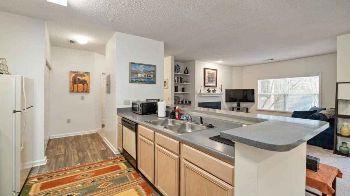 Cozy 1-br With A Seasonal Pool