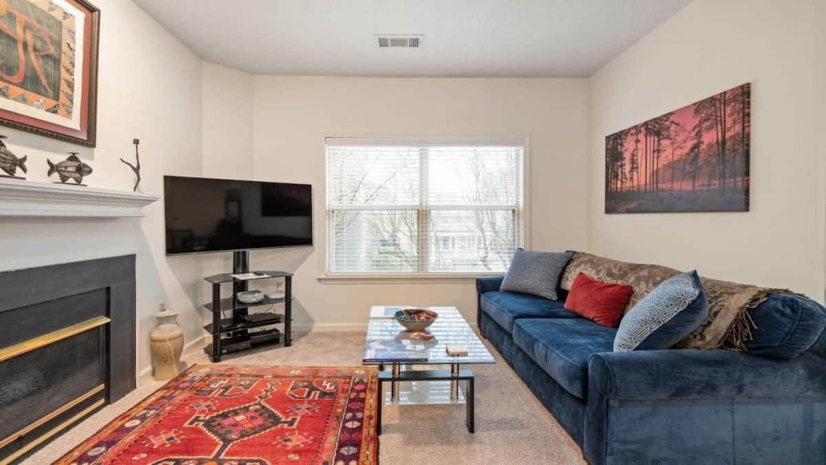 Apartment Cozy 1-br With A Seasonal Pool