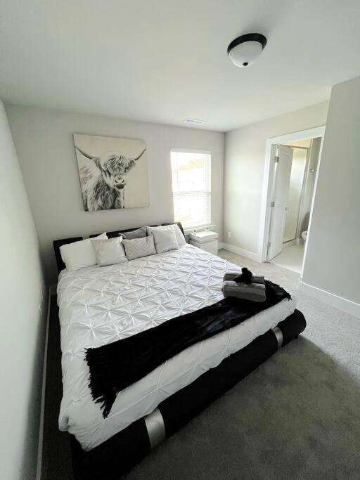 Brand New Build 10 Min- Uptown Holiday home Charlotte