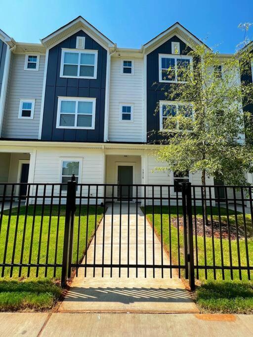 Holiday home Brand New Build 10 Min- Uptown Charlotte