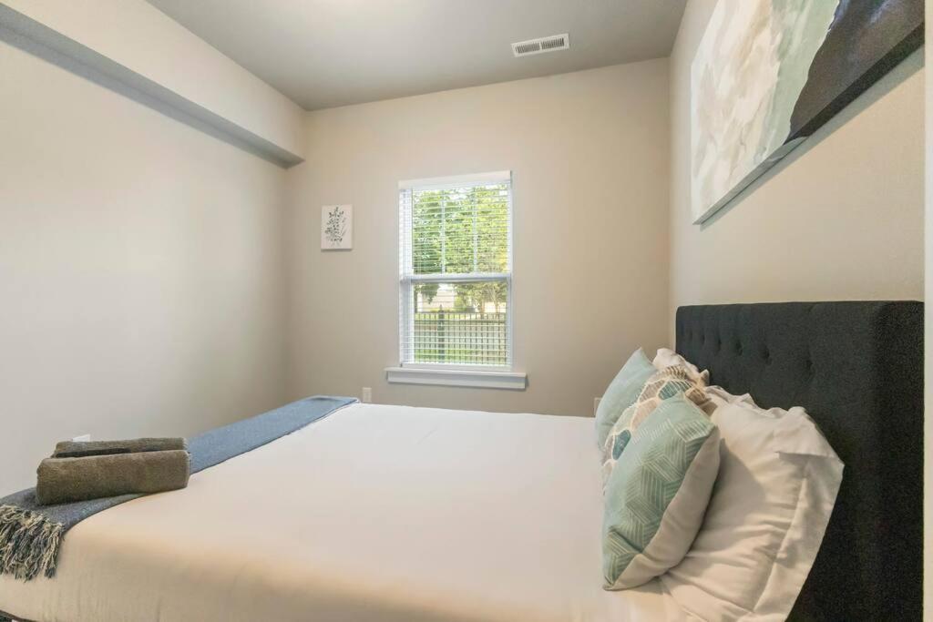 Brand New Build 10 Min- Uptown Charlotte