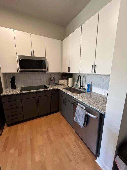 1 Bedroom Townhouse Studio In Uptown Apartment