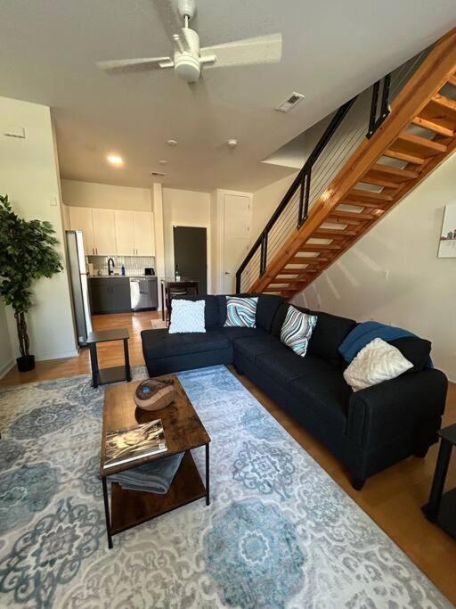 Apartment 1 Bedroom Townhouse Studio In Uptown