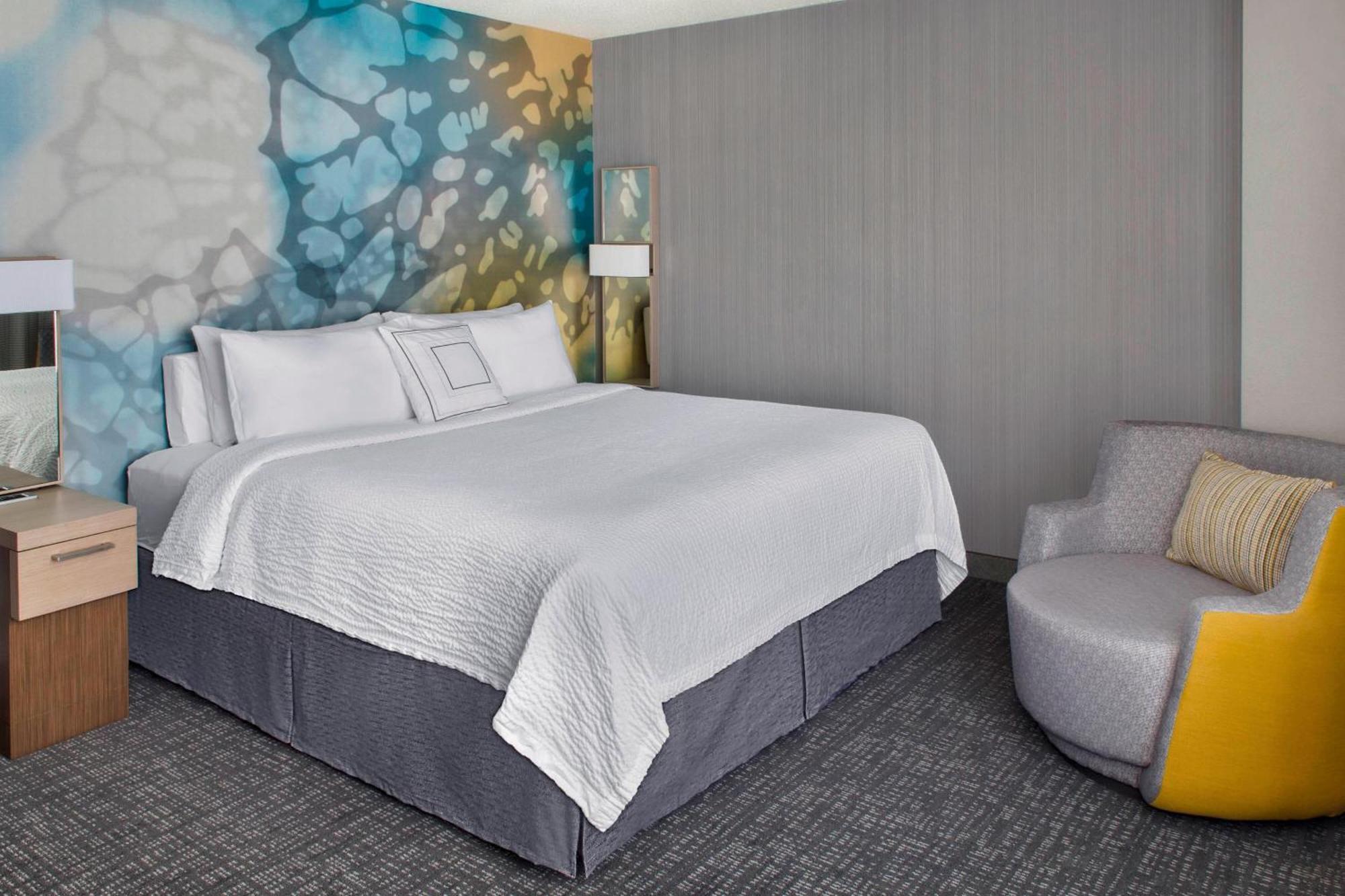 Courtyard Center 3*