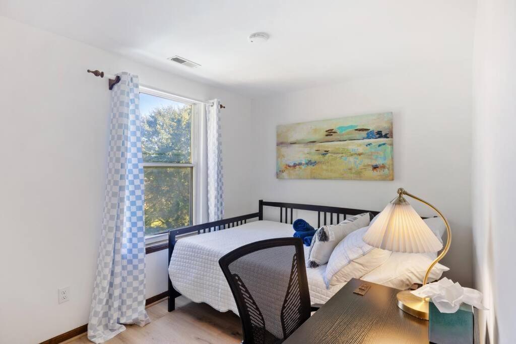The Poolside Retreat - Spacious 4 Bdrm With Pool, Hot Tub,firepit,games,dogs Welcome Charlotte