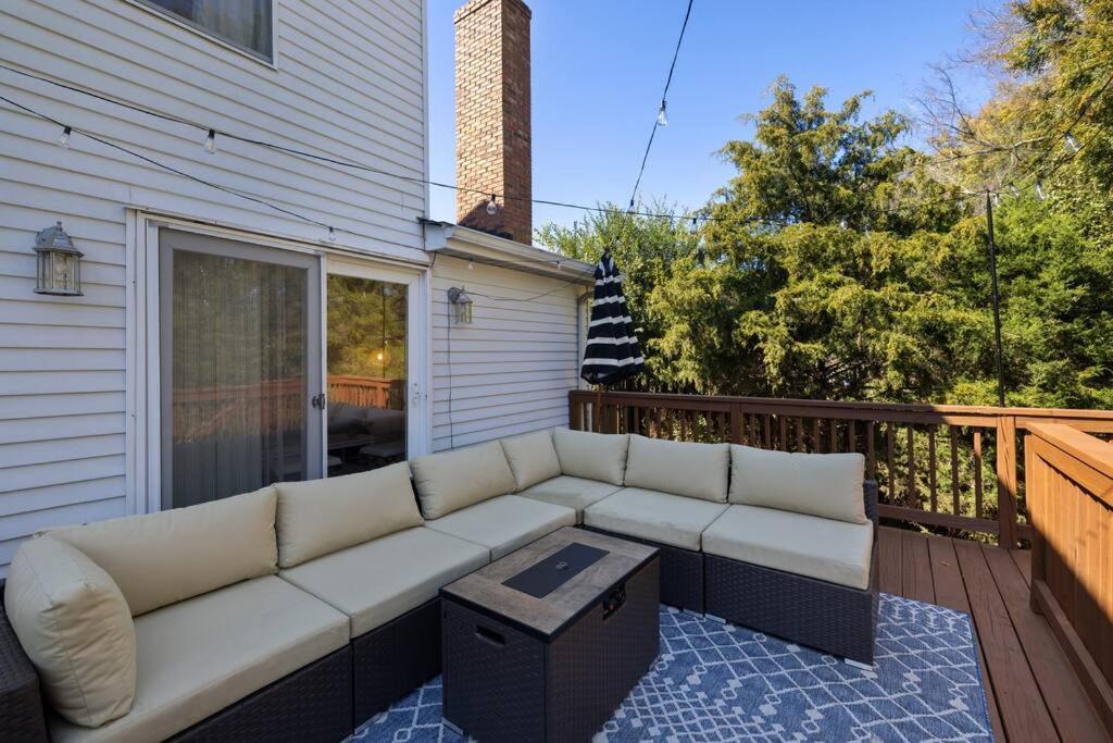 The Poolside Retreat - Spacious 4 Bdrm With Pool, Hot Tub,firepit,games,dogs Welcome Charlotte