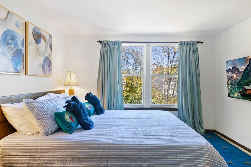 The Poolside Retreat - Spacious 4 Bdrm With Pool, Hot Tub,firepit,games,dogs Welcome Holiday home *