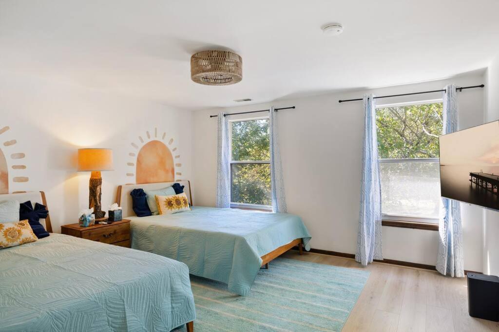 The Poolside Retreat - Spacious 4 Bdrm With Pool, Hot Tub,firepit,games,dogs Welcome Charlotte