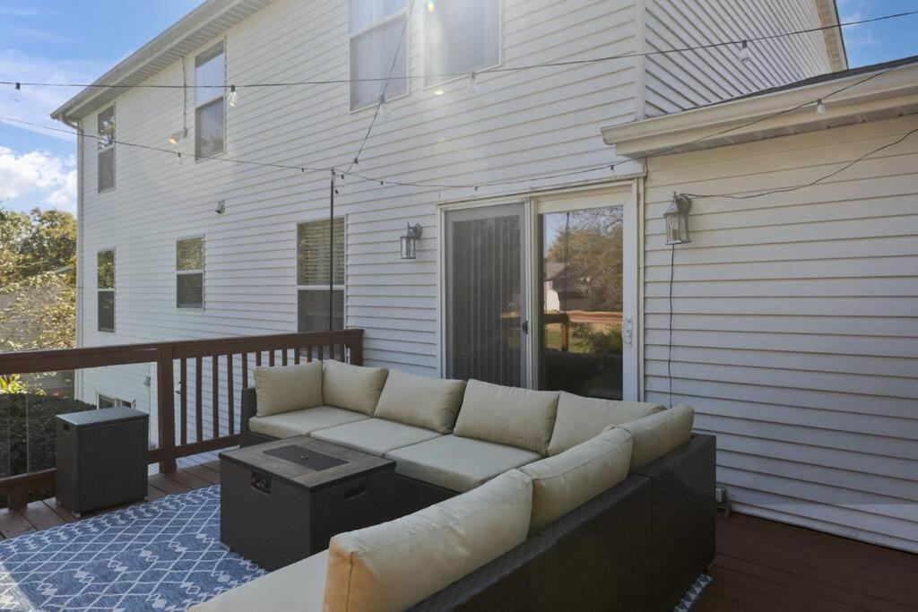 The Poolside Retreat - Spacious 4 Bdrm With Pool, Hot Tub,firepit,games,dogs Welcome *