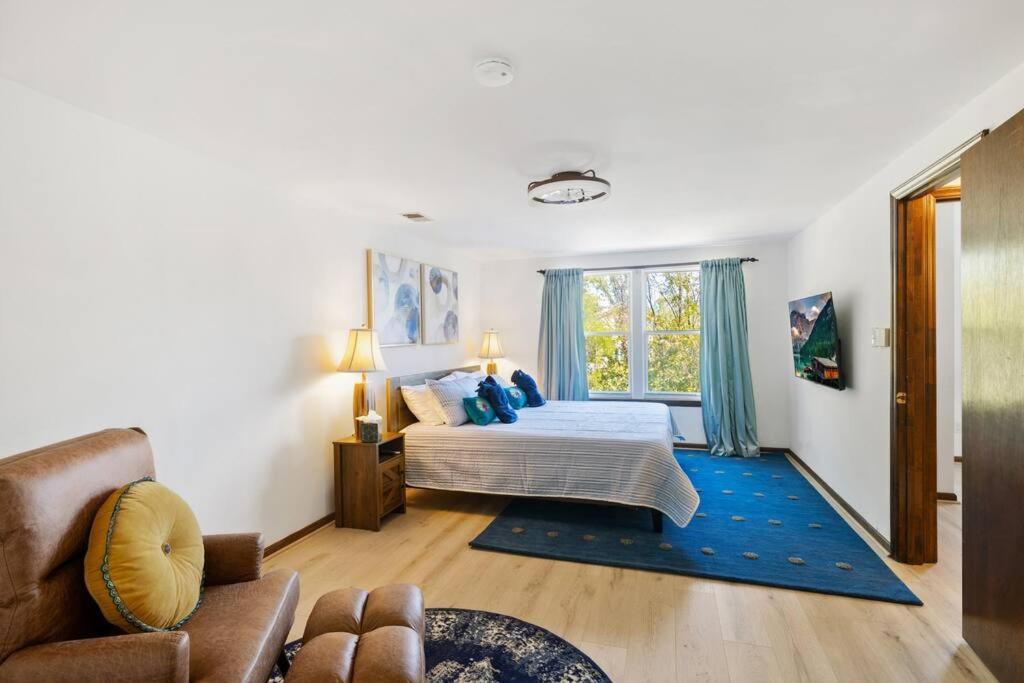 The Poolside Retreat - Spacious 4 Bdrm With Pool, Hot Tub,firepit,games,dogs Welcome Holiday home