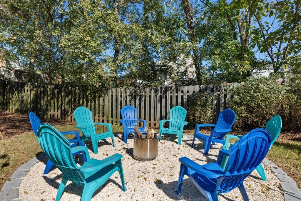 The Poolside Retreat - Spacious 4 Bdrm With Pool, Hot Tub,firepit,games,dogs Welcome * Charlotte