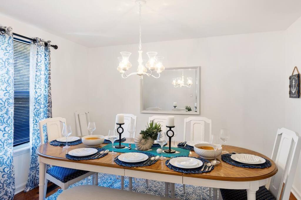 The Poolside Retreat - Spacious 4 Bdrm With Pool, Hot Tub,firepit,games,dogs Welcome Holiday home