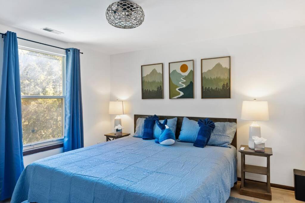 The Poolside Retreat - Spacious 4 Bdrm With Pool, Hot Tub,firepit,games,dogs Welcome Holiday home *